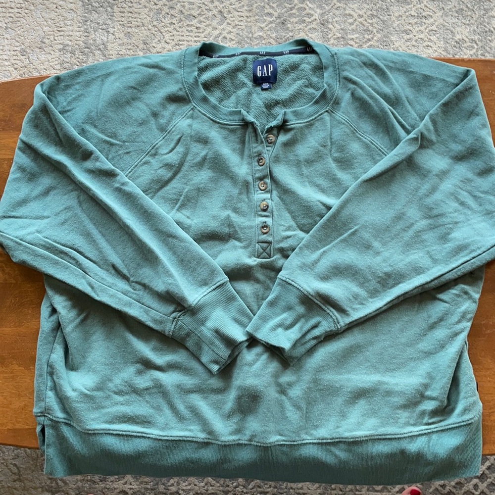 Guc GAP women’s sweat shirt, size xxl